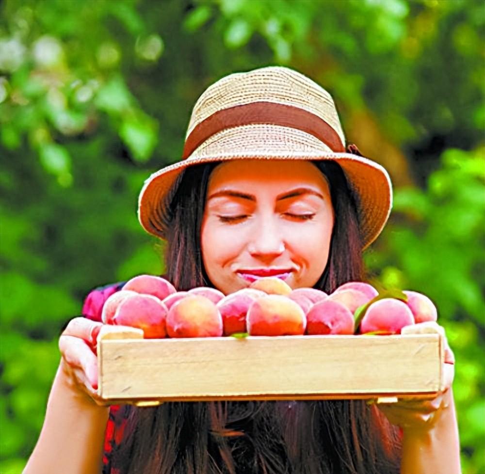 有些人为何吃饱了还能进食,可能与大脑两区域间结构性连接有关