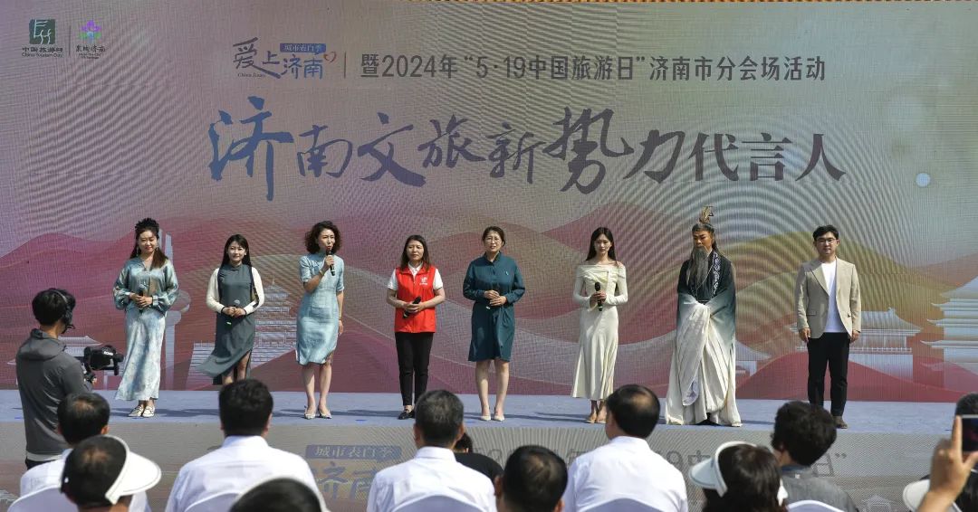 郎雪,京剧演员马良,媒体代表胡霞,陈天宇,手工艺人张蕊蕊,王丽君等,八