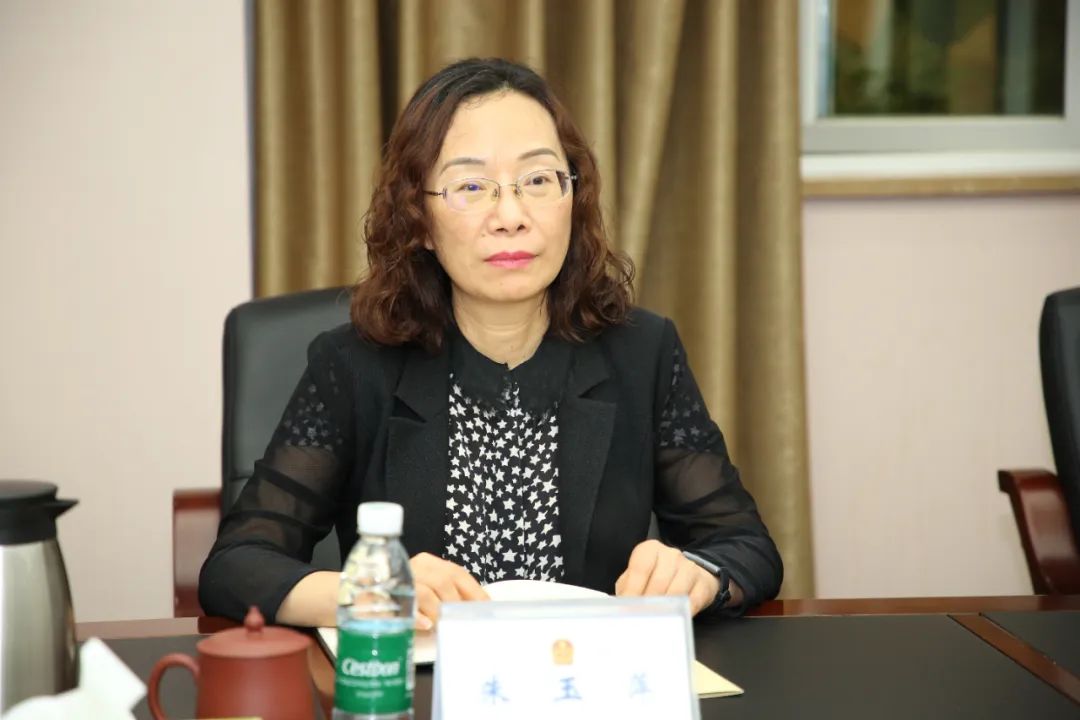 区法院党组副书记,副院长苏承涛,区检察院党组成员,副检察长朱玉萍