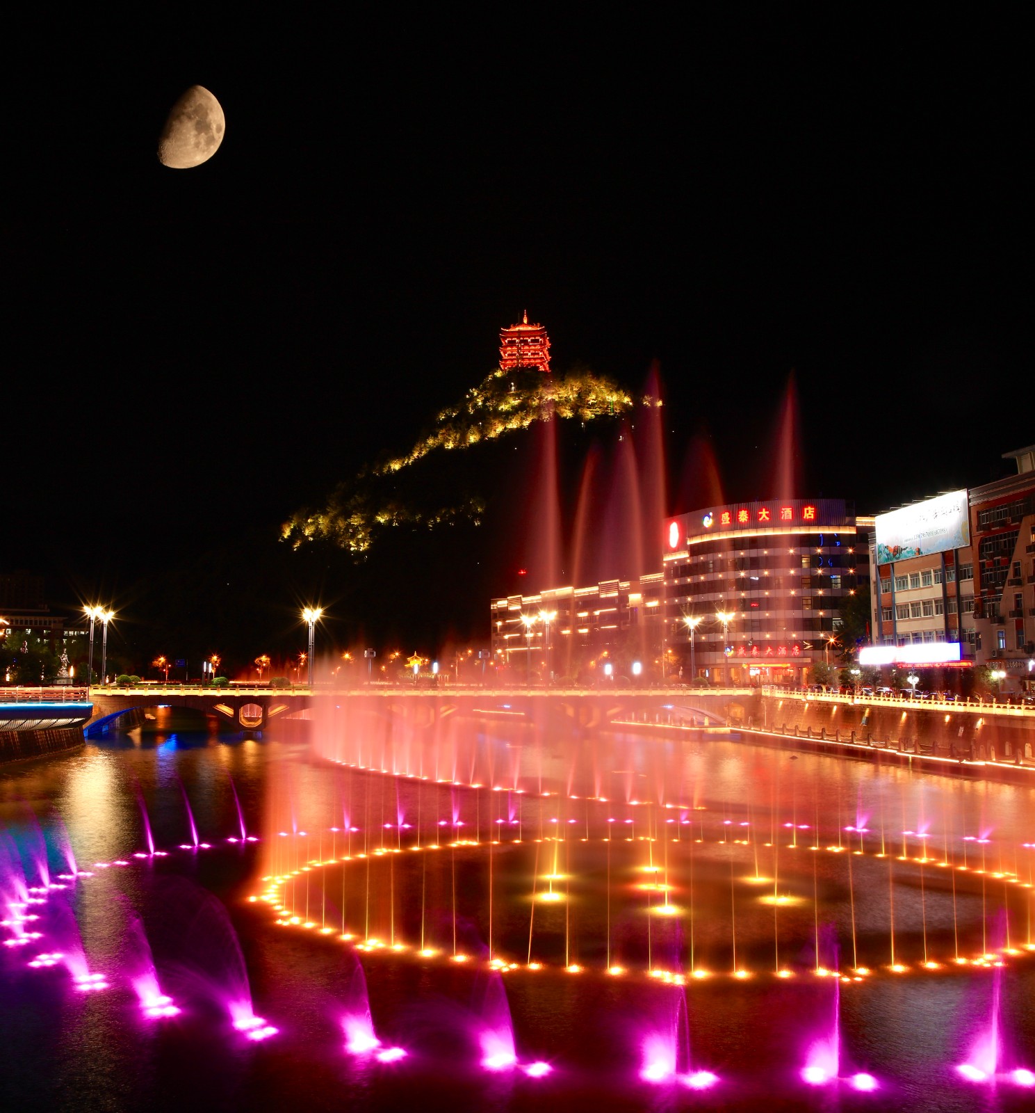 磐安县城区夜景一瞥.67磐安县城局部景色.