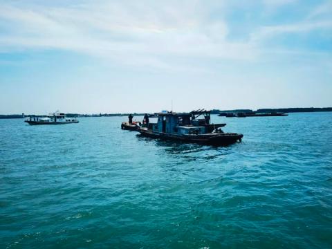 跨区联动 协同治理 新沂交通执法大队联合多部门开展骆马湖交界水域"