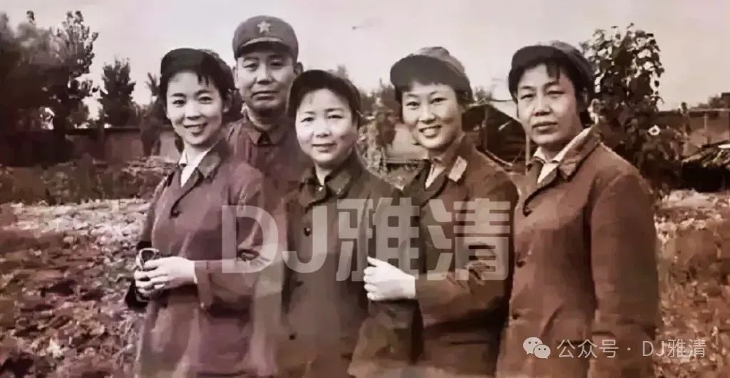 认出了《英雄儿女》中王芳的扮演者刘尚娴,也认出了在《苦菜花》中