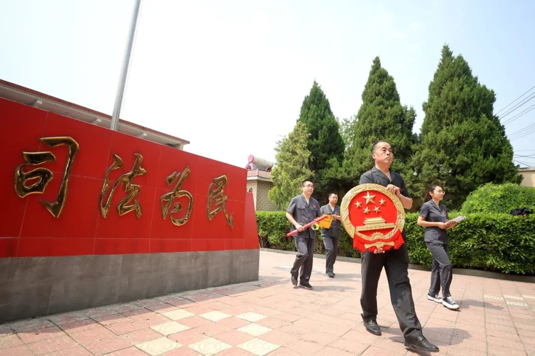 安阳县法院:法官村内"搭台"  纠纷现场化解