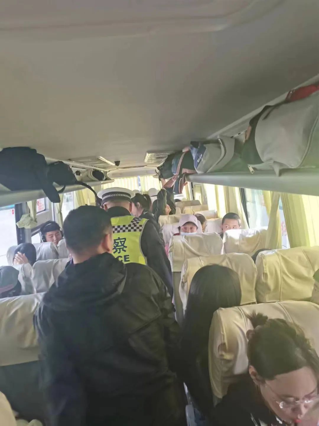 吉林高速公安德惠分局开展客运企业安全大检查 筑牢夏季客运车辆安全