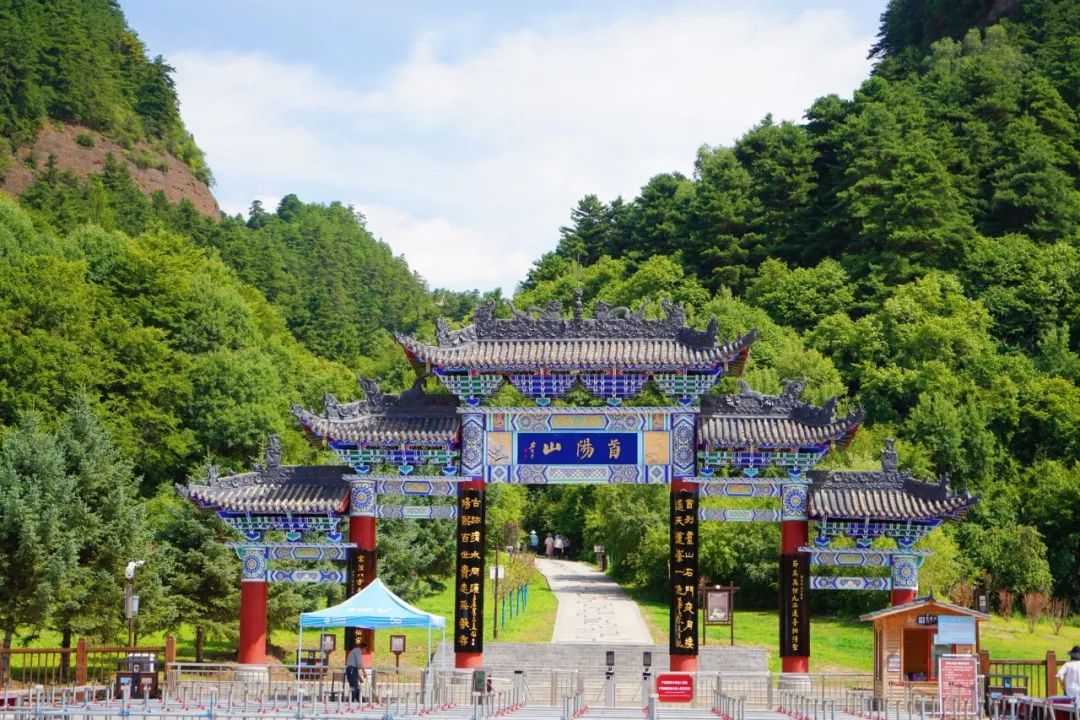 近年来,渭源县把旅游业作为强县富民的主要产业,依托丰富的旅游资源