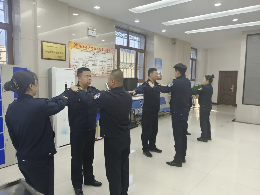 提升安检技能 筑牢安全防线 | 绥滨县法院法警大队开展实战化安检技能