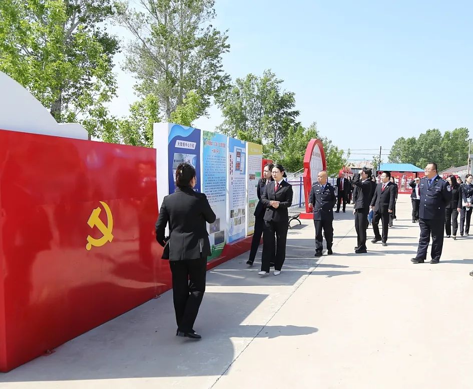 【党纪学习教育】青冈法院组织干警参观青冈县"清廉农村文化广场"
