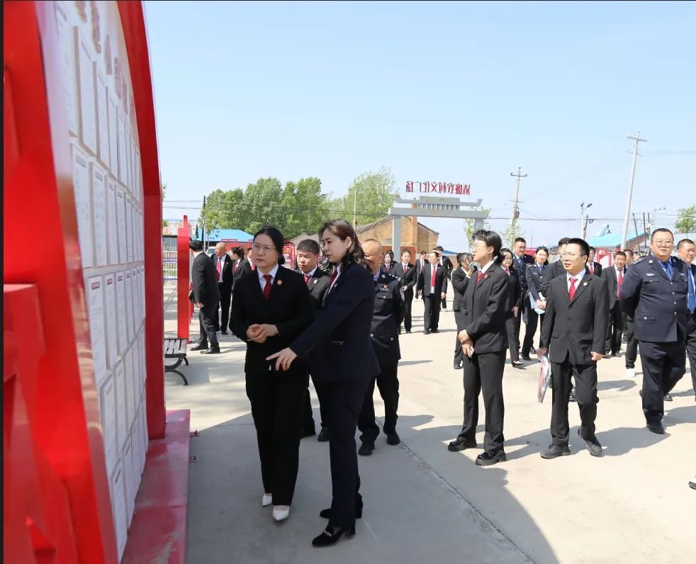 【党纪学习教育】青冈法院组织干警参观青冈县"清廉农村文化广场"