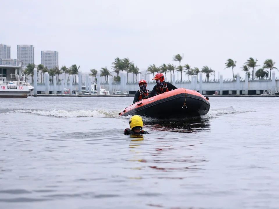 湛江支队举办初级水域救援技术培训班