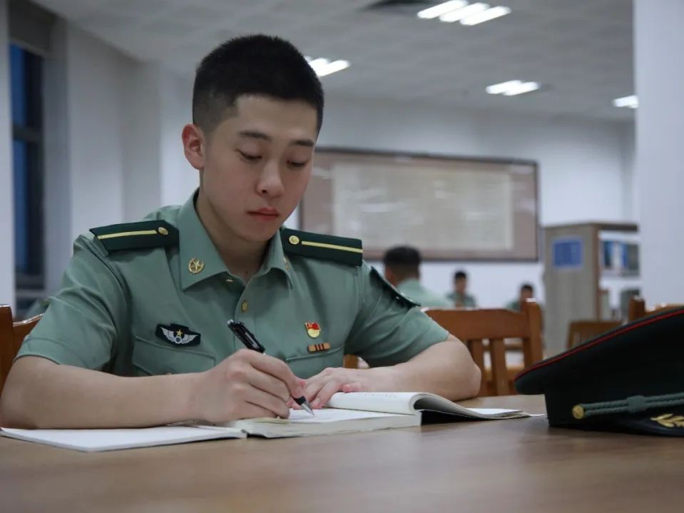 军校学员的这封家书，饱含深情！