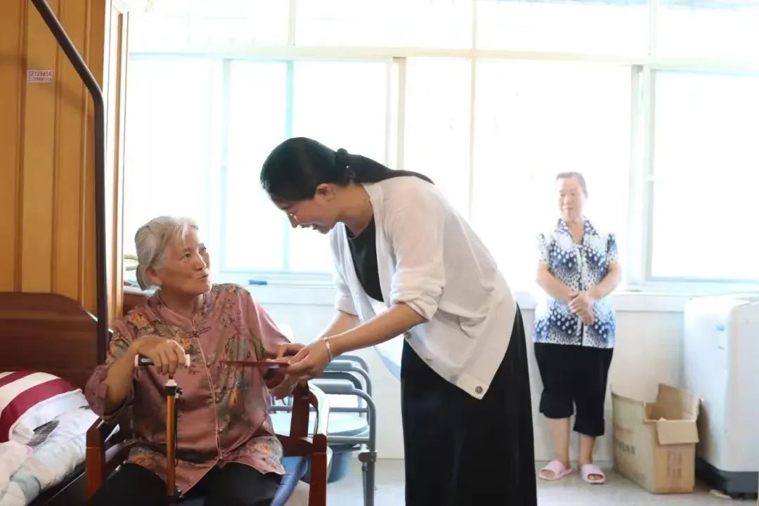 5月16日下午,市委常委,市委统战部部长段冬梅带队深入思茅区,到杨玉麟