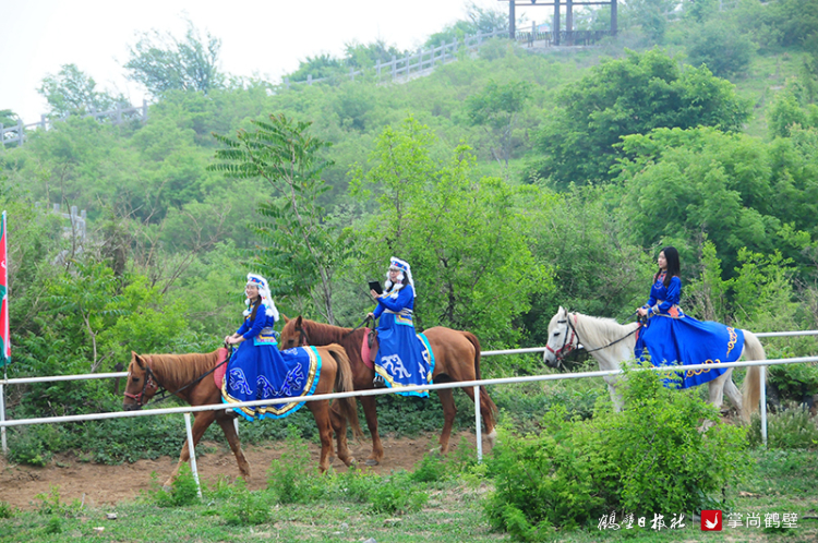你要不要来云梦山骑马,感受下如茵绿草天地铺,自在牛羊绕毡庐的舒畅