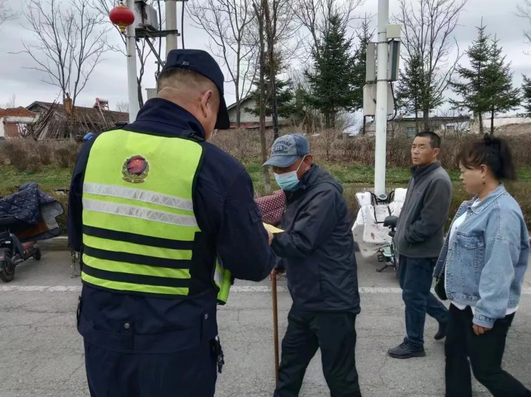 主题活动 | 多提醒,勤警示,全省交警持续开展"一盔一带"安全守护行动