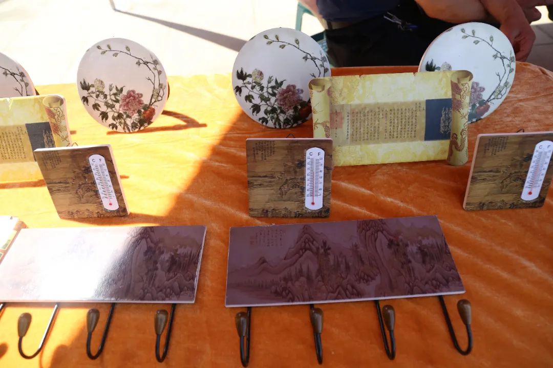 刘墉的字,纪晓岚的砚台,清代的玛瑙烟壶,明代的玉簪.