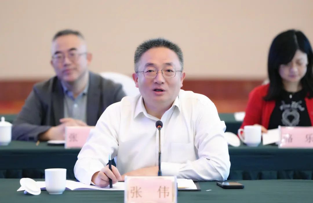 赵瑞君代表州委,州政府和全州各族人民对长宁区长期以来给予红河发展