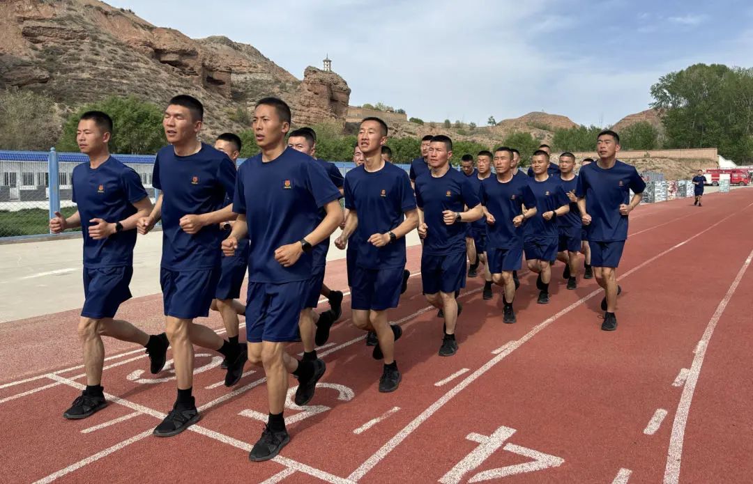 大练兵丨国家消防救援局青海机动队伍:强化体能训练 掀起练兵热潮