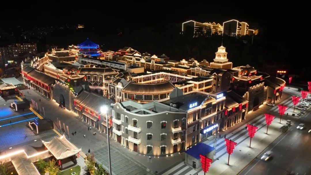 通化消防将直播场所选在了通化市龙兴里文旅小镇