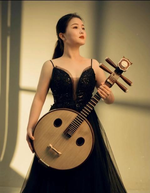 师从上海音乐学院吴强教授至今.