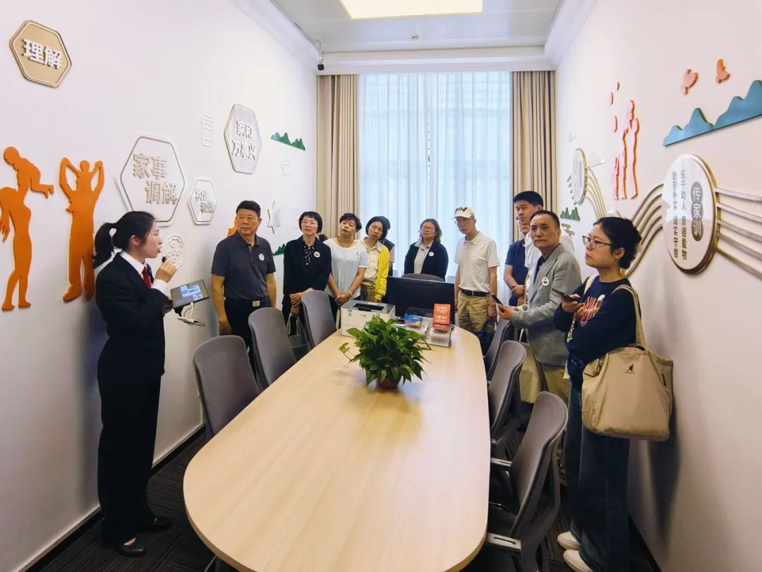 打卡第二站:走进宝山月浦人民法庭 沉浸式感受"田间地头"的调解力量
