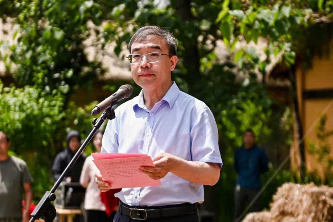 河南滑县堤上村:村集体发展创收益,村民喜领分红款