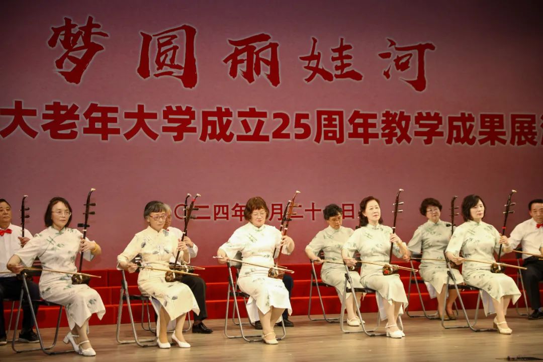 《上海谣》《人间西湖》太极拳班的《太极拳表演》展现了太极的刚柔并