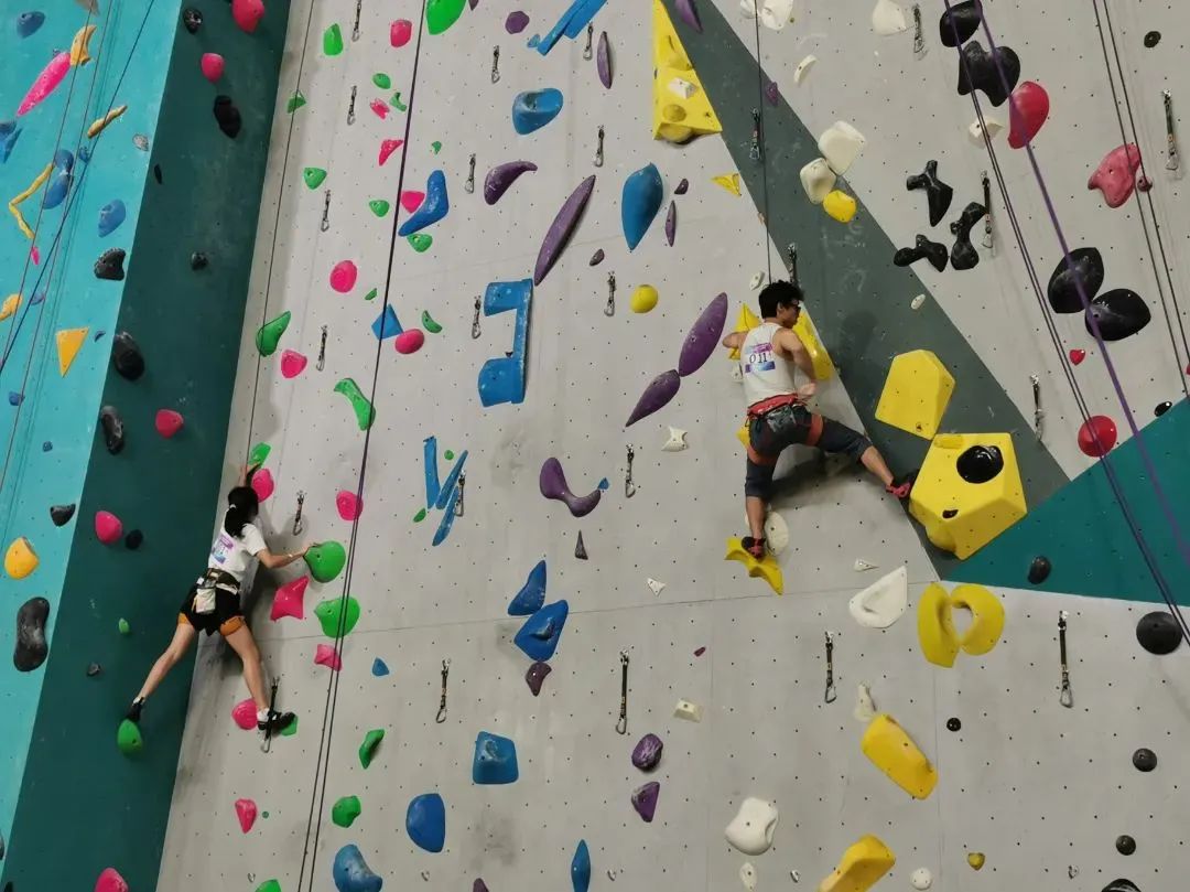 攀岩爱好者,来宝山这家场馆打卡吧