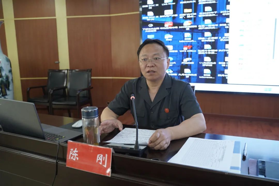 立案庭立案团队负责人刘翀讲评诉讼服务指标情况.