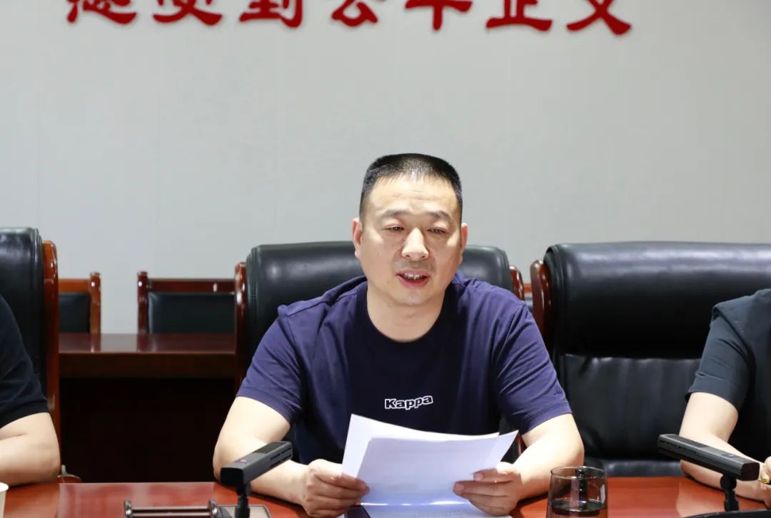 座谈中,田金刚组长代表太和法院党组,向张德忠副院长一行的到来表示