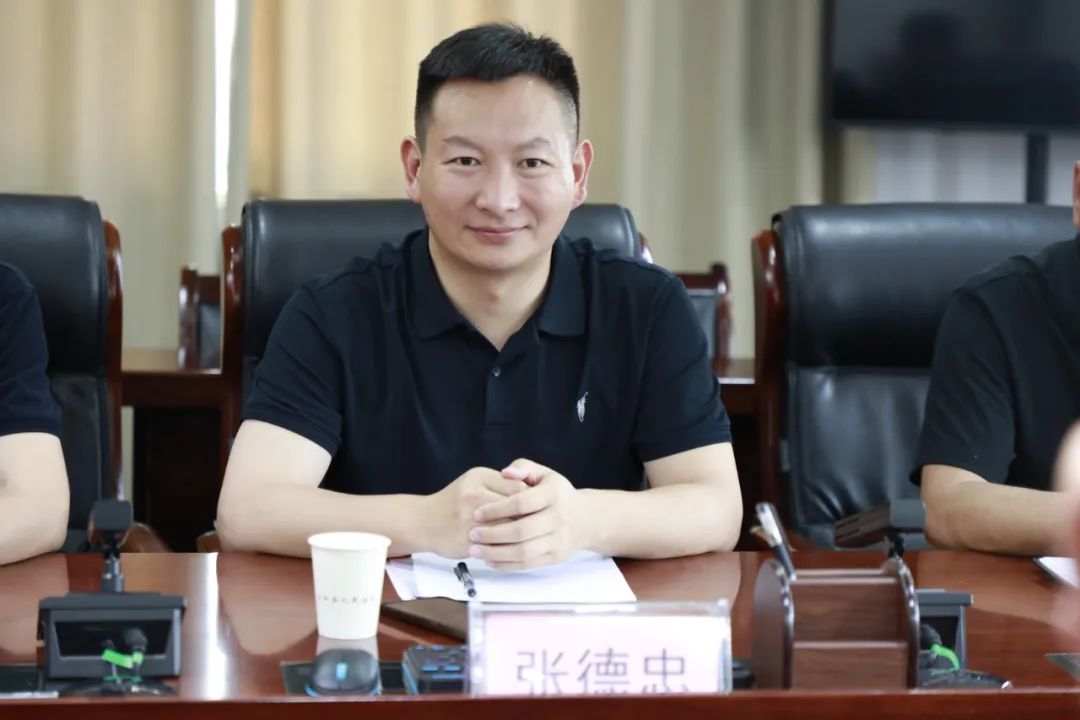 座谈中,田金刚组长代表太和法院党组,向张德忠副院长一行的到来表示