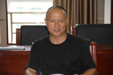 座谈会上,院党组成员,政治部主任黄荣娟同志向调研组专题汇报了金平