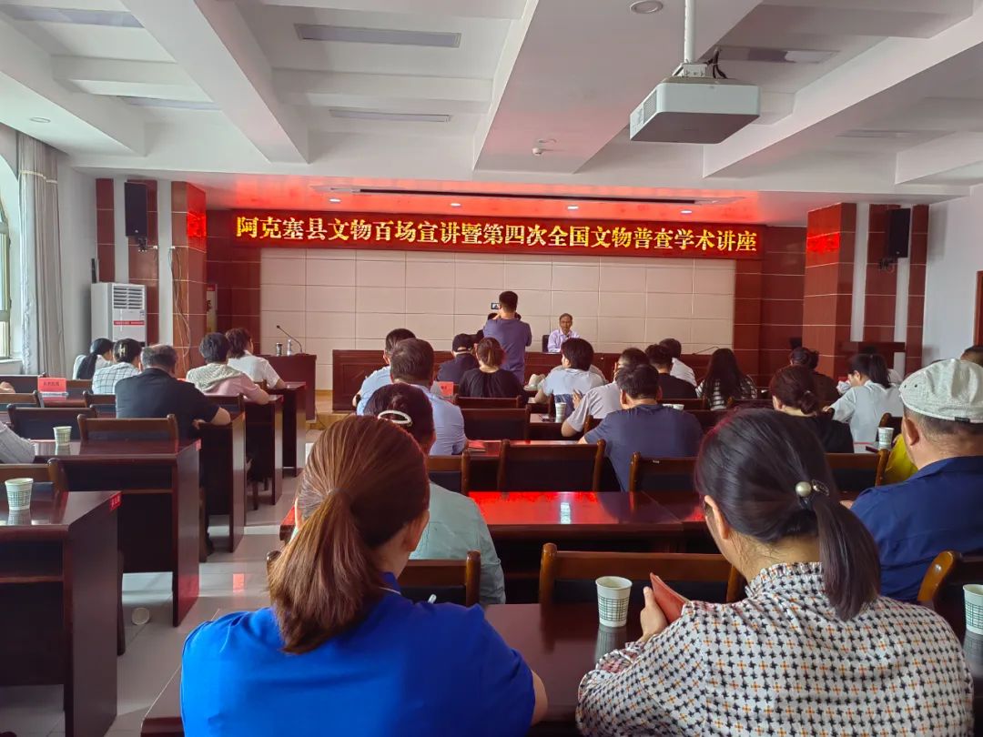 甘肃省文物考古研究所研究馆员,中国秦汉史研究会理事张俊民教授授课