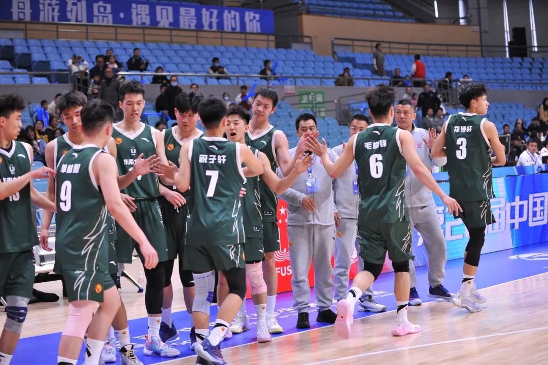 军,每一场比赛都充满挑战,队员在主教练龚毅老师的带领下不断调整战术