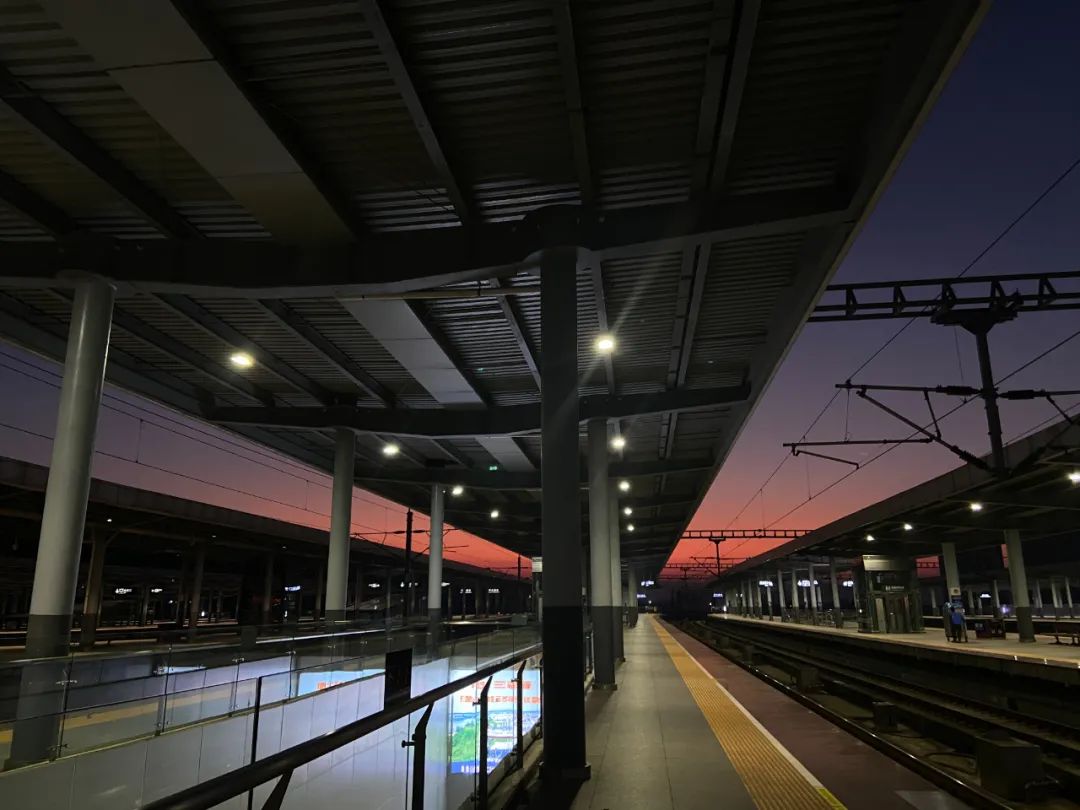 成都火车南站夜景图片