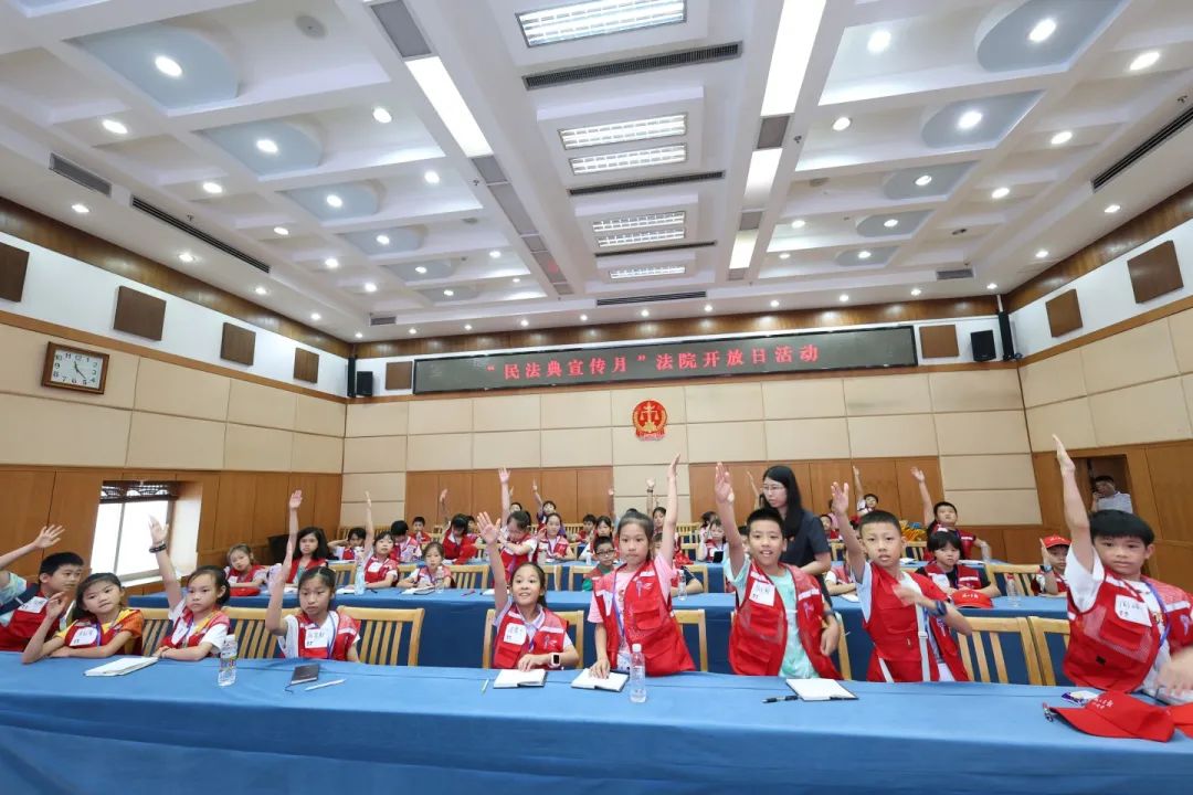 护苗行动丨海口中院举办"民法典宣传月"法院开放日活动