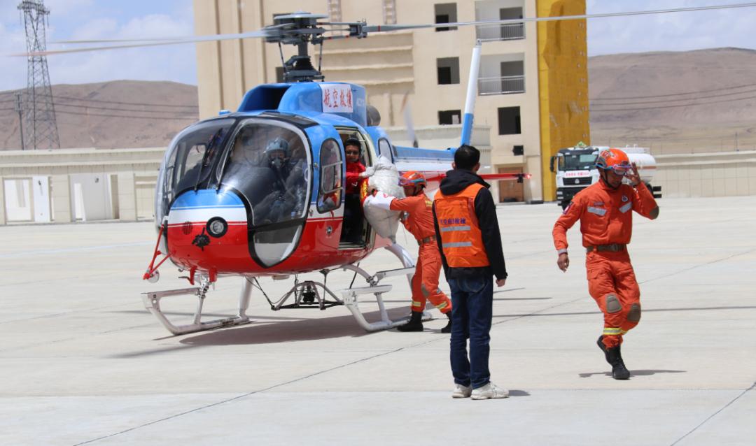 中国航空工业集团两型直升机参加"应急使命·西藏2024