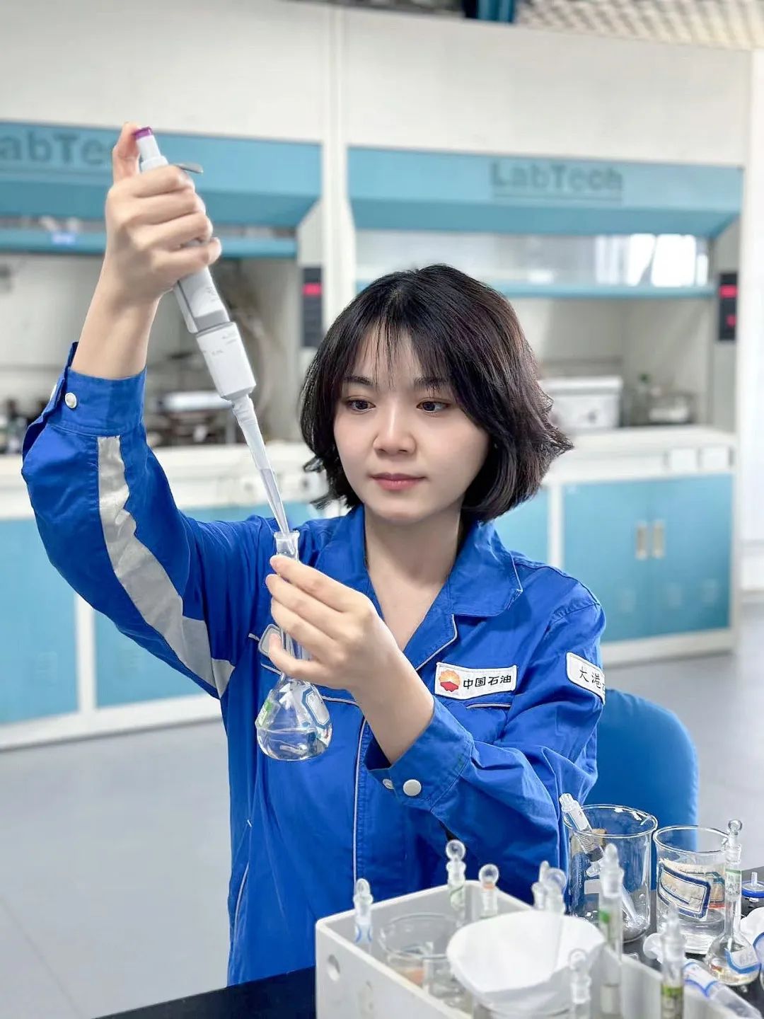 陈楠大港石化在卢焱的心底始终有一个衣袂飘飘的侠女梦