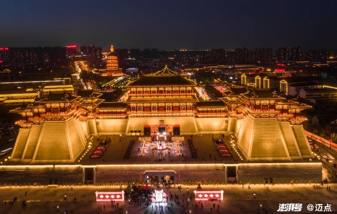 作为洛阳"汉服圈"著名网红打卡地标,洛邑古城以沉浸式体验场景为核心