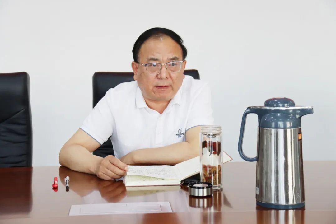 会上,张山院长传达了南阳中院行政审判党组(扩大)会议精神.