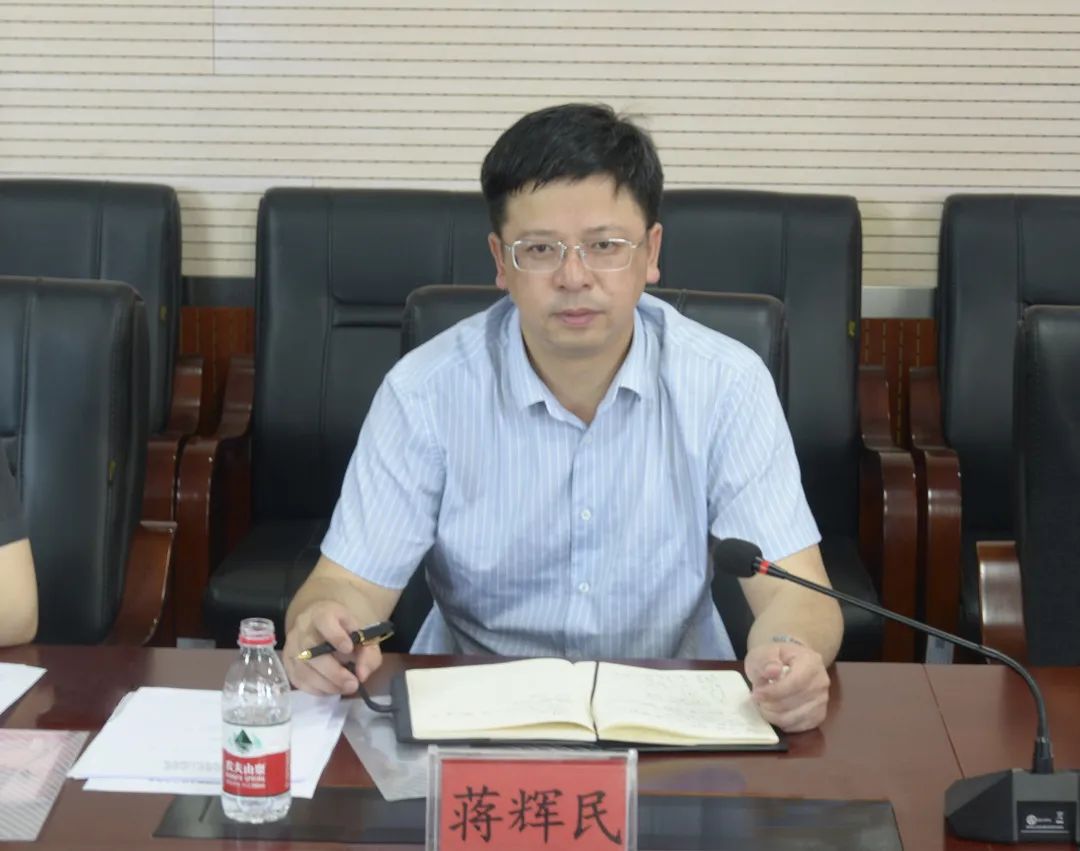 座谈会上,蒋辉民介绍了武冈法院诉源治理,执行及优化法治化营商环境