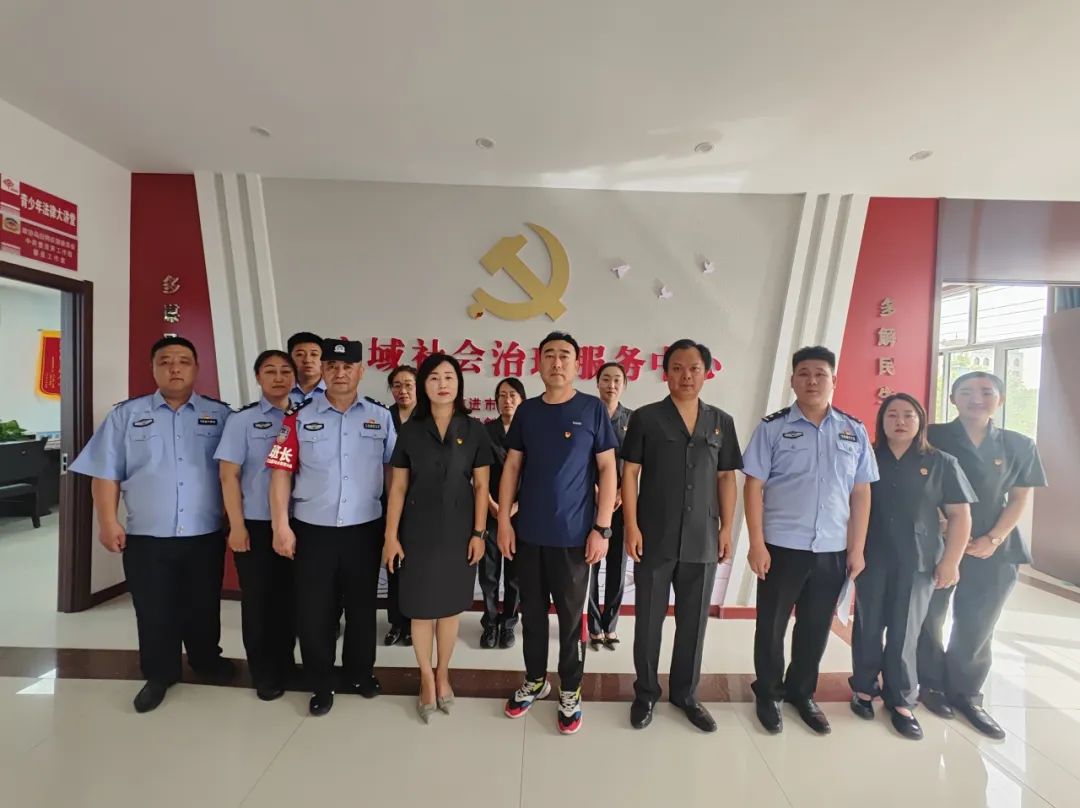 乌拉特后旗人民法院开展在职党员进社区"双报到,双服务,双报告"活动_