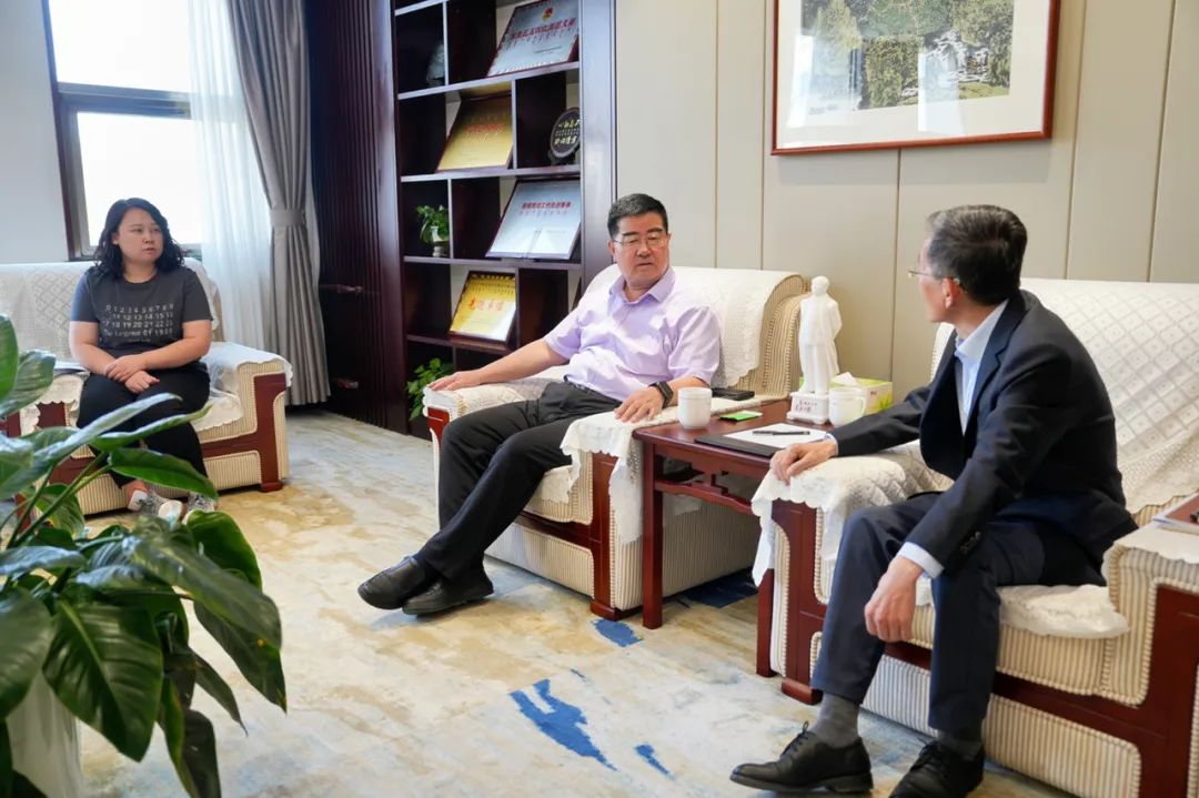 法护航·益企行——张海龙院长与内蒙古鄂尔多斯投资控股集团有限公司