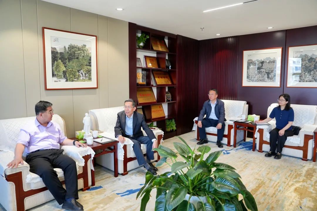 法护航·益企行——张海龙院长与内蒙古鄂尔多斯投资控股集团有限公司