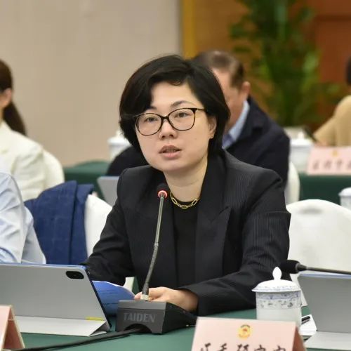 区商务委主任沈虹通报了2件重点提案以及相关提案的办理情况.
