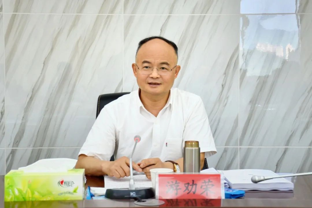 5月23日,湖北省法院党组书记,院长游劝荣带领部分班子成员和相关内设