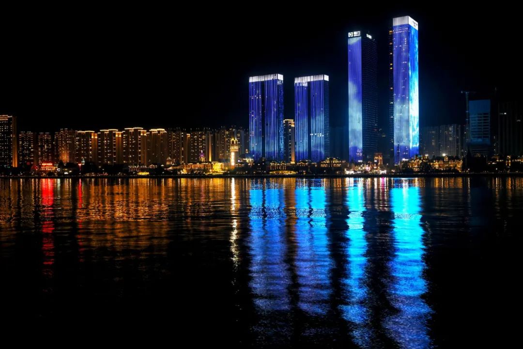 也有代表大连历史文化的煤码头遗址,还有代表大连体育精神的梭鱼湾