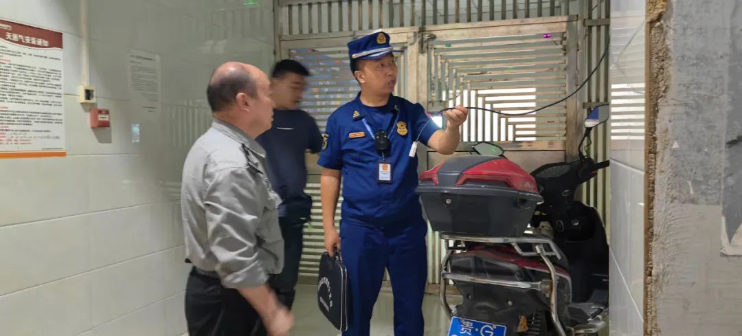 【安全生产】平坝区多部门联合开展电动自行车夜查行动