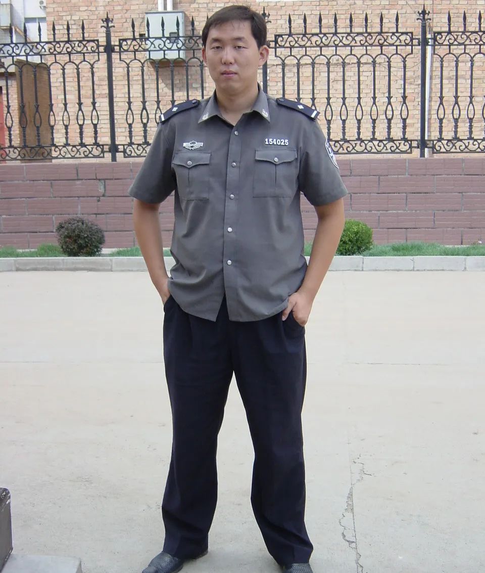 【法语拾光】赵亮:光环之外亦英雄,警徽熠熠铸法魂