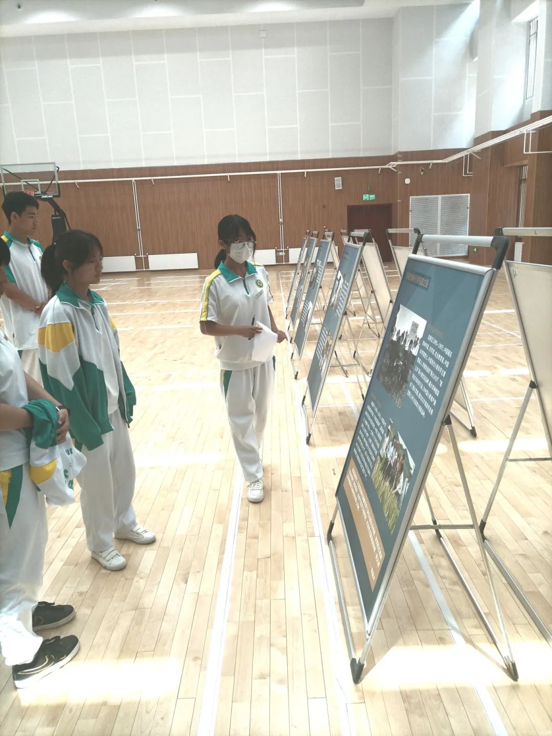 自立自强——科学家精神进校园"六个一"公益活动走进天津市实验中学