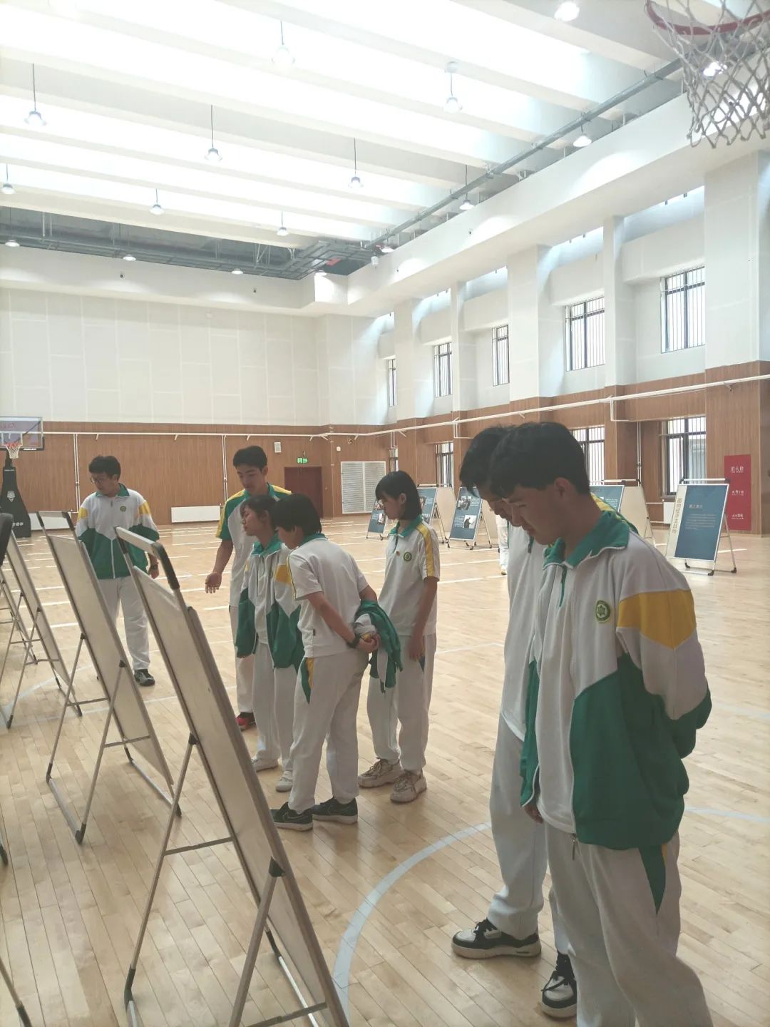自立自强——科学家精神进校园"六个一"公益活动走进天津市实验中学