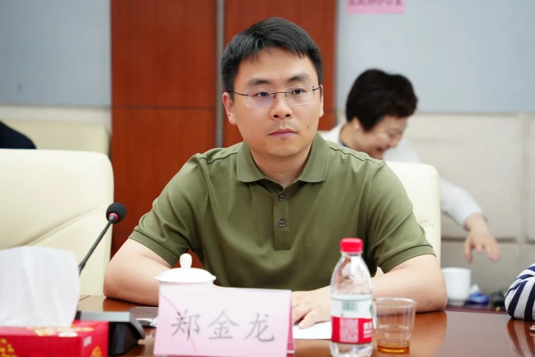 区政协委员郑金龙对于青年人来说,南码头是有吸引力和活力的.